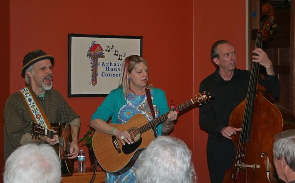 Mark Viator and Susan Maxey with David Carroll perform at Arhaven House Concerts near Austin, TX