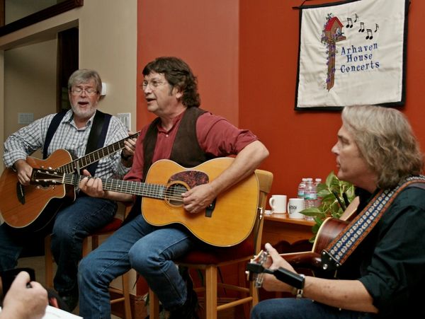 Shake Russell with Mike Roberts and John Inmon perform at Arhaven House Concerts near Austin, TX