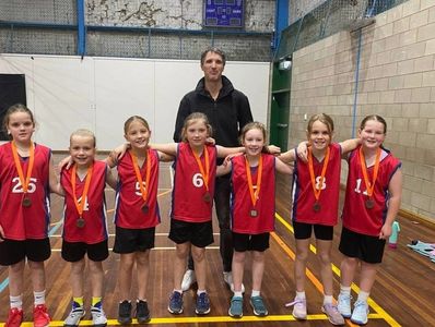 Yarrawonga Mulwala Basketball Association Junior girls domestic team with medals