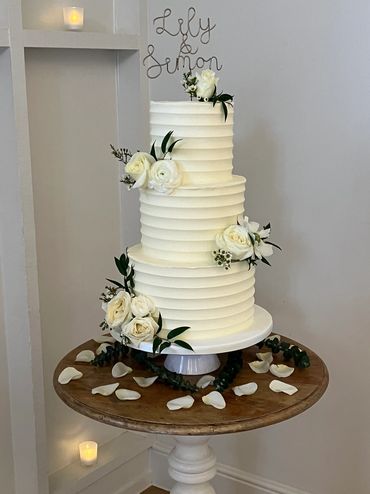 Buttercream wedding cake with white roses 