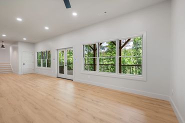 Large terrace living room with lots of windows and tons of space for enjoying the lake view