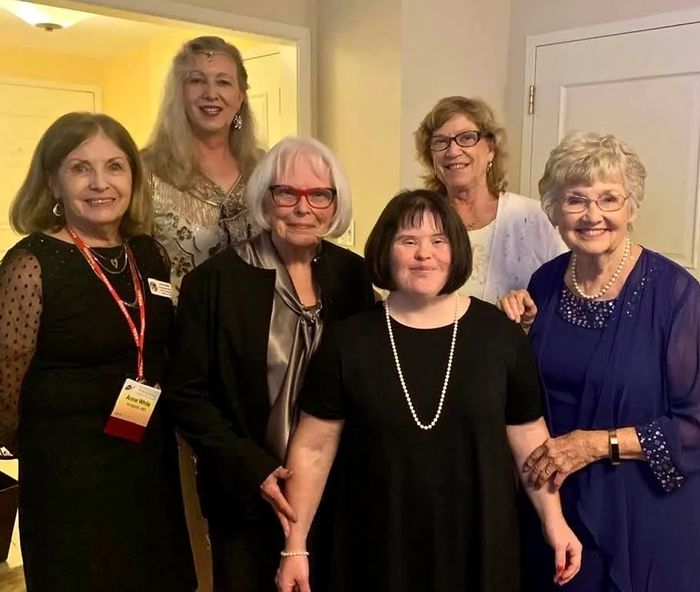 L-R: Anne White, Anne Rutherford, Bev McPate, Erin McPate, Amy Leahy, Faith Loudon