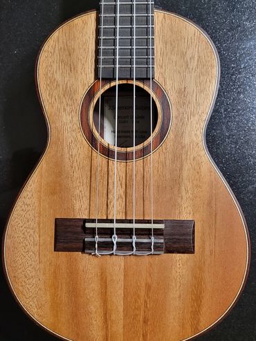 Love the slight flaming of the Mohogany top.