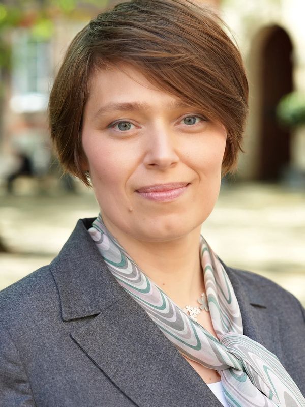 Emma Ries - accredited mediator, family solicitor and collaborative lawyer