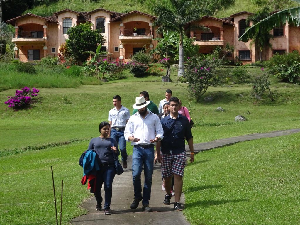 La Vida Organica Tours
Travis Taliaferro