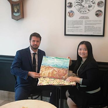 Travis Taliaferro Giving ART in Panama