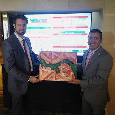 Travis Taliaferro Giving ART in Panama