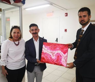 Travis Taliaferro Giving ART in Panama