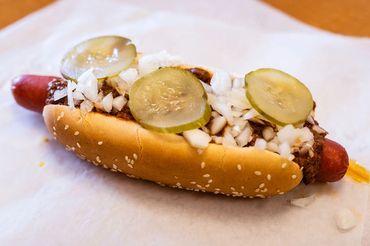 1/4 lb chili dog with onions and pickles
