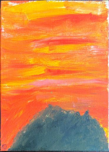 Puesta de sol abstracta con tonos naranjas y amarillo.
