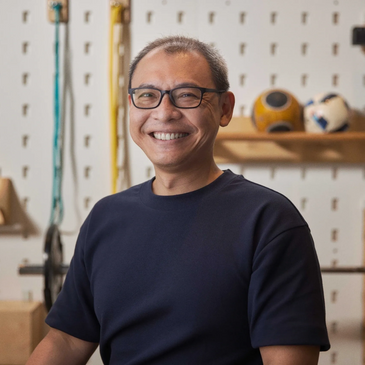 Poon Kok Hoong (Poon) obtained his Diploma in Physiotherapy with Merit from the Nanyang Polytechnic