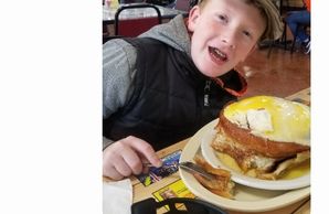 world's largest cinnamon roll