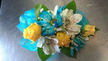 A blue and yellow corsage