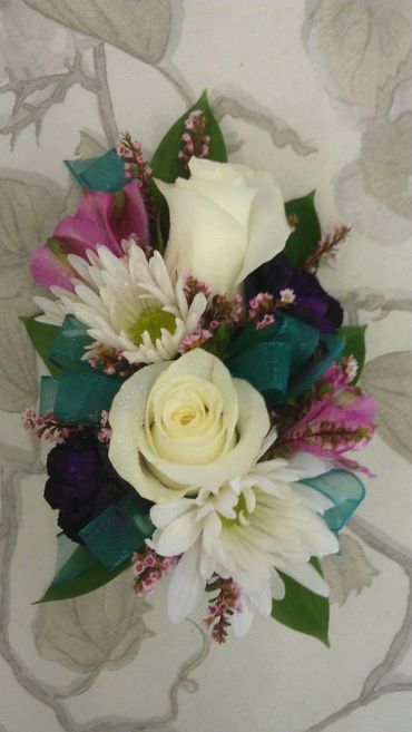 White and pink flowers with a blue ribbon