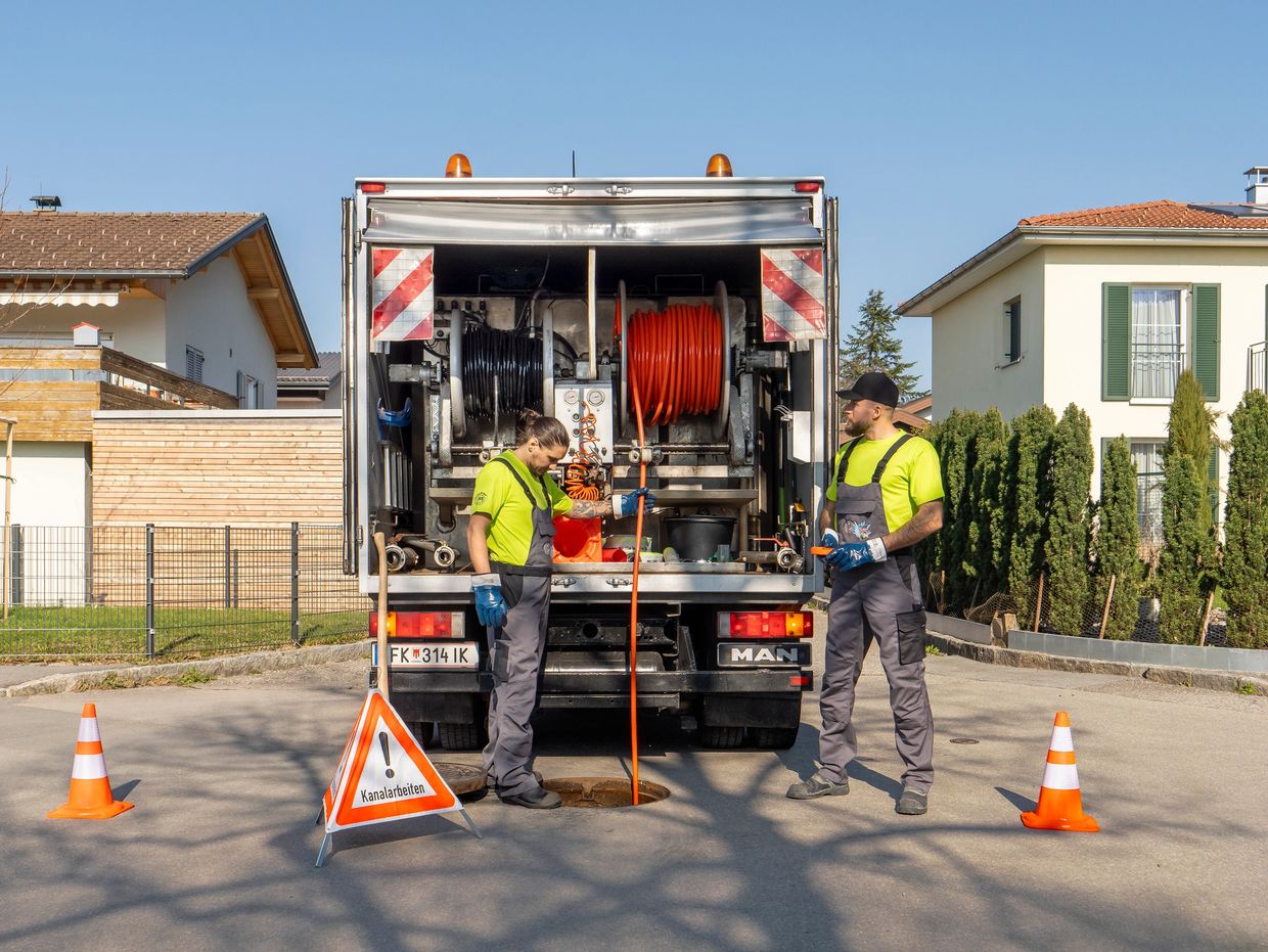 Kanalreinigung mit Hochdruckspülfahrzeug