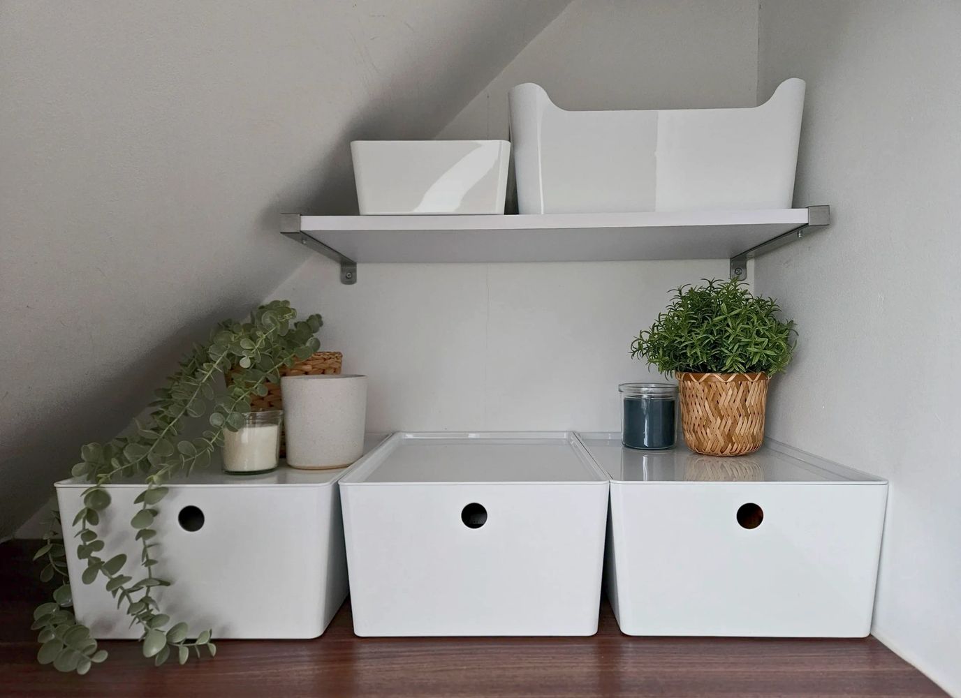 Decluttered and organised bathroom with efficient storage system - Stroud, Gloucestershire.