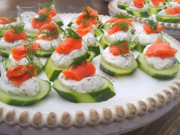 Cucumber bites with smoked salmon and dill cream cheese