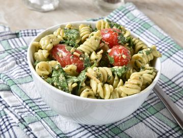 Pesto tomato gorgonzola pasta fusilli salad