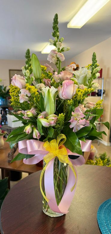 Blush Rose wtih White Oriental Lilies and Blush Snap Drangons