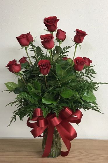 Dozen Red Rose Standard in Vase