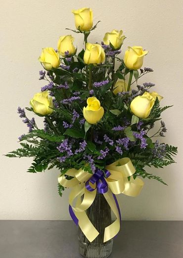 Dozen Yellow Roses in Vase