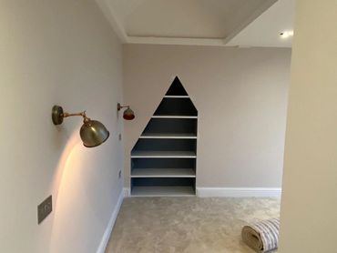 Bedroom with inset shelving by PCG