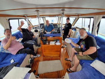 puente de mando cerrado
charter
velero
motovelero
lancer