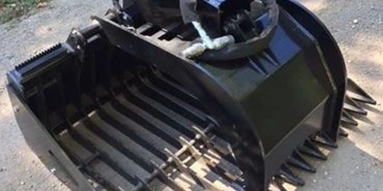 Features
 
Domestic Parker hoses and fittings
Full quick attach plate
Bolt-on removable side plates