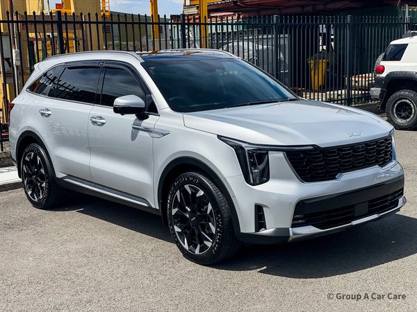 KIA Sorento completed with new car ceramic coating. Easy washing maintenance. High gloss ceramic.