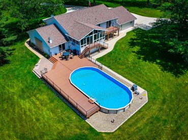 reiter-homes-custom-deck-cedar-falls.jpg