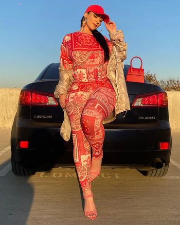 Viktoria Kay Curvy Glamour - Kallyz Elite Selection - Athletic Silhouette