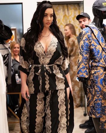 Viktoria Kay Curvy Glamour - Kallyz Elite Selection - Athletic Silhouette