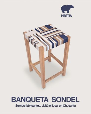 Banqueta alta de diseño en madera para barra o desayunador de cocina o living.
