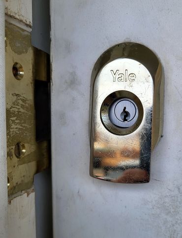 Locksmith in Armley available 24 hours