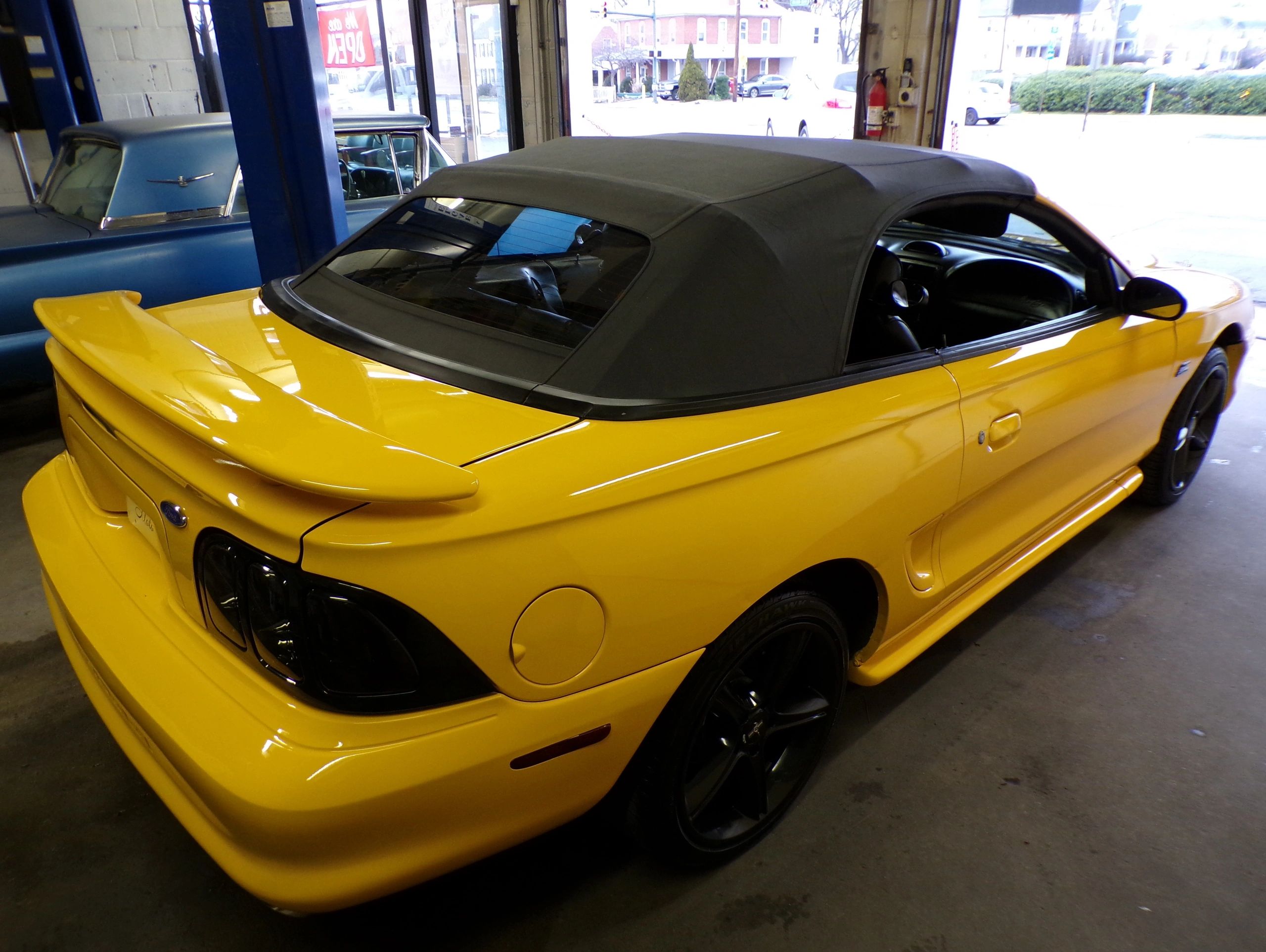 1995 Ford Mustang - Photo 11