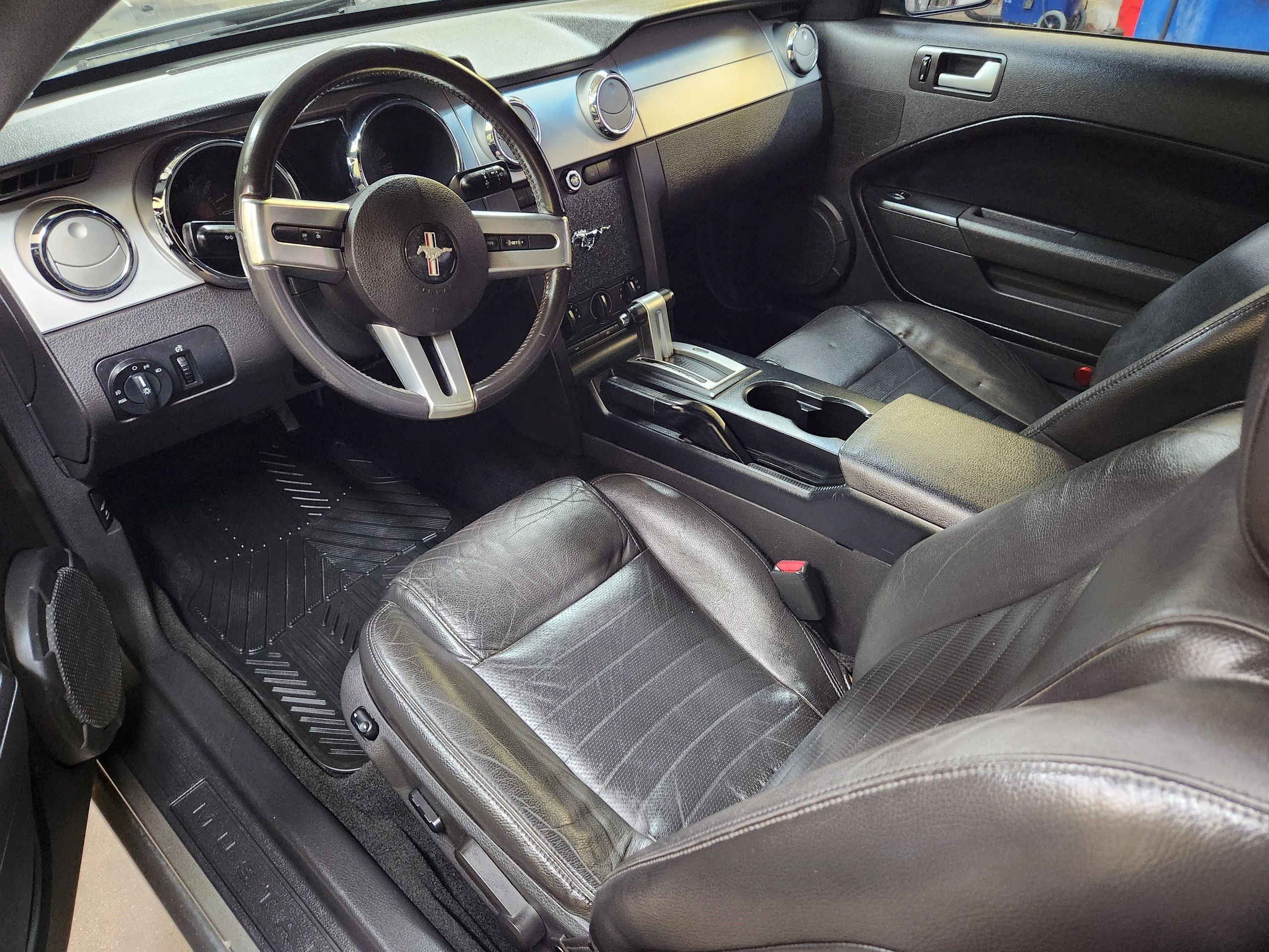 2005 Ford Mustang GT Premium - Photo 9