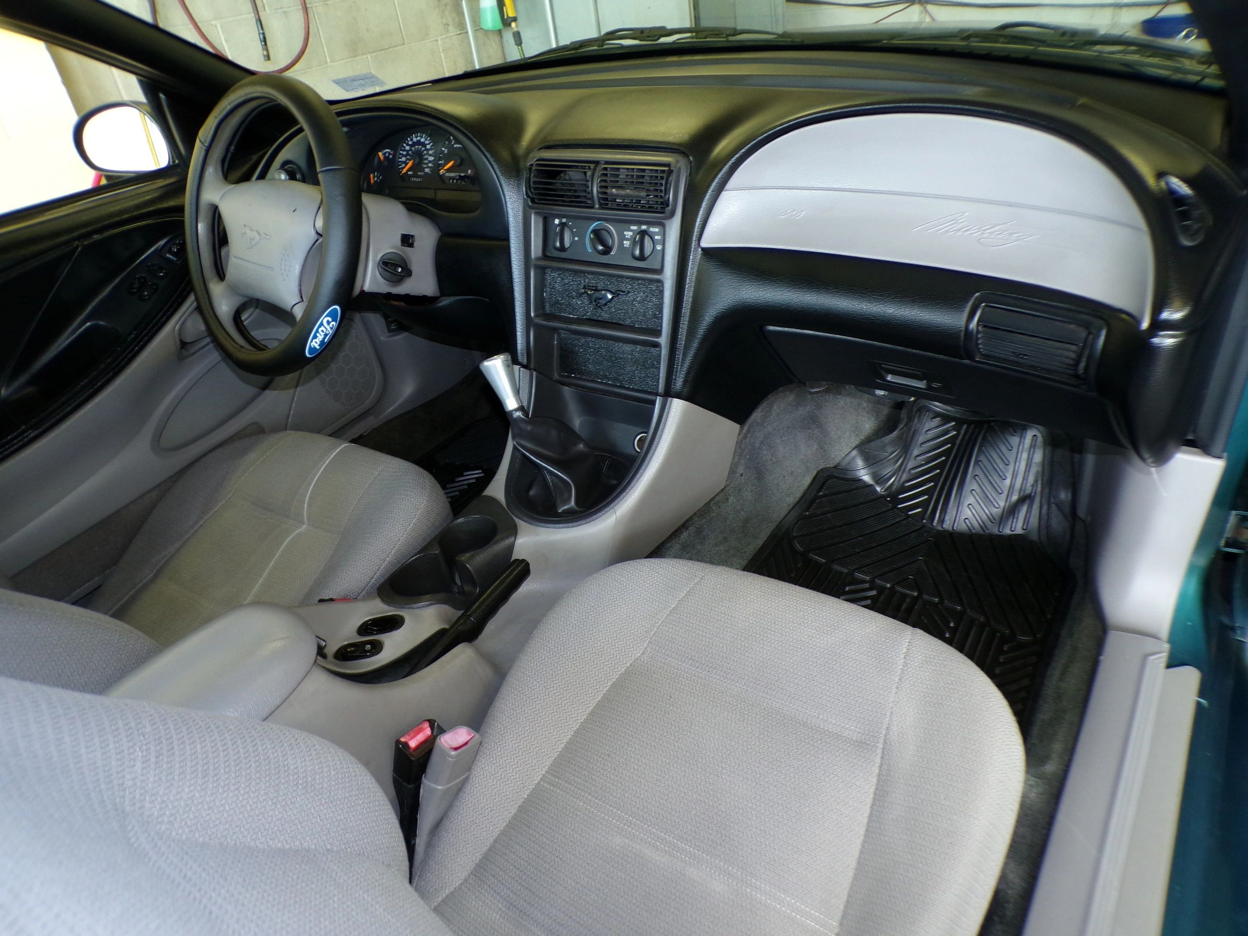 1996 Ford Mustang - Photo 9