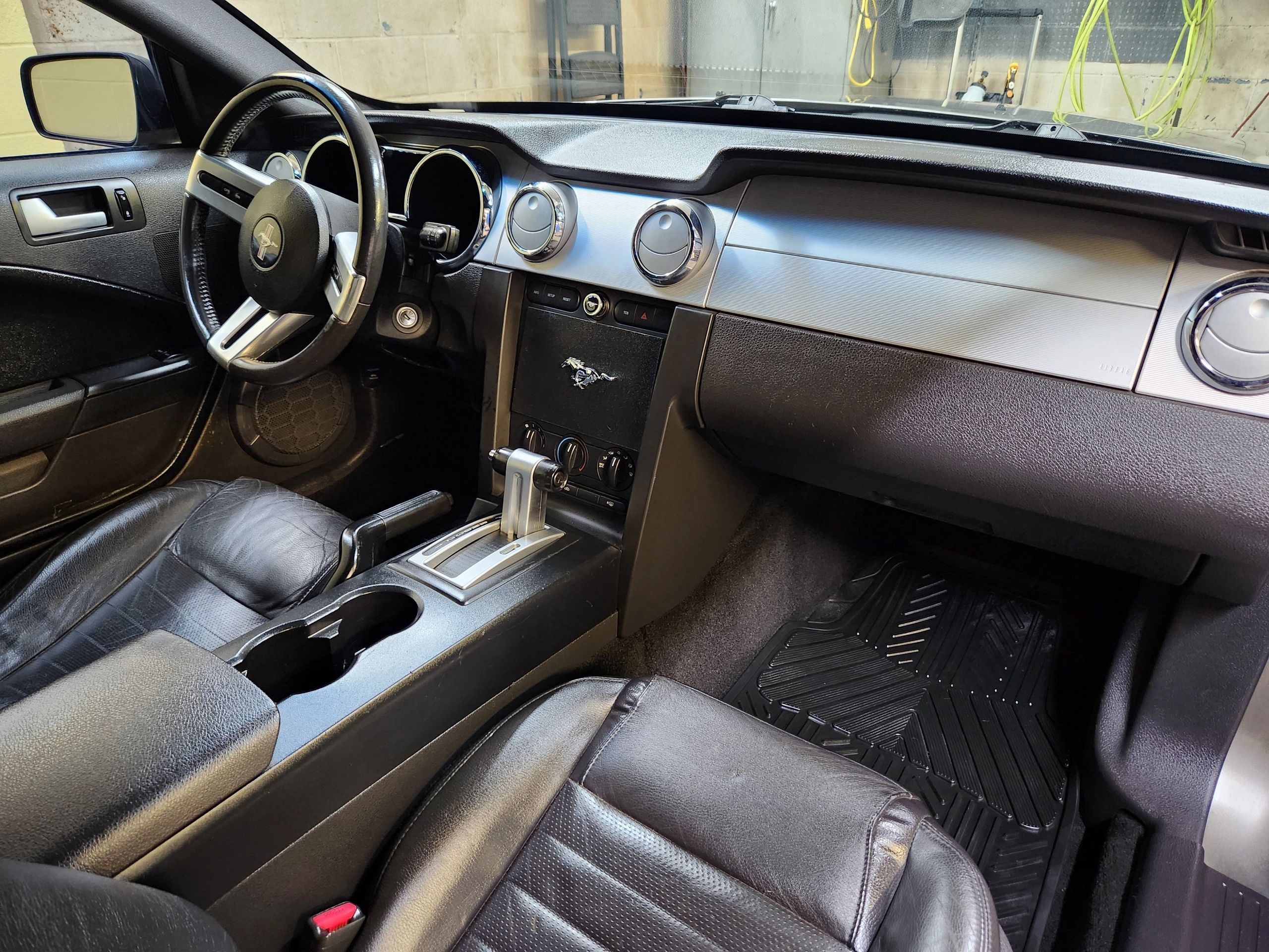 2005 Ford Mustang GT Premium - Photo 11