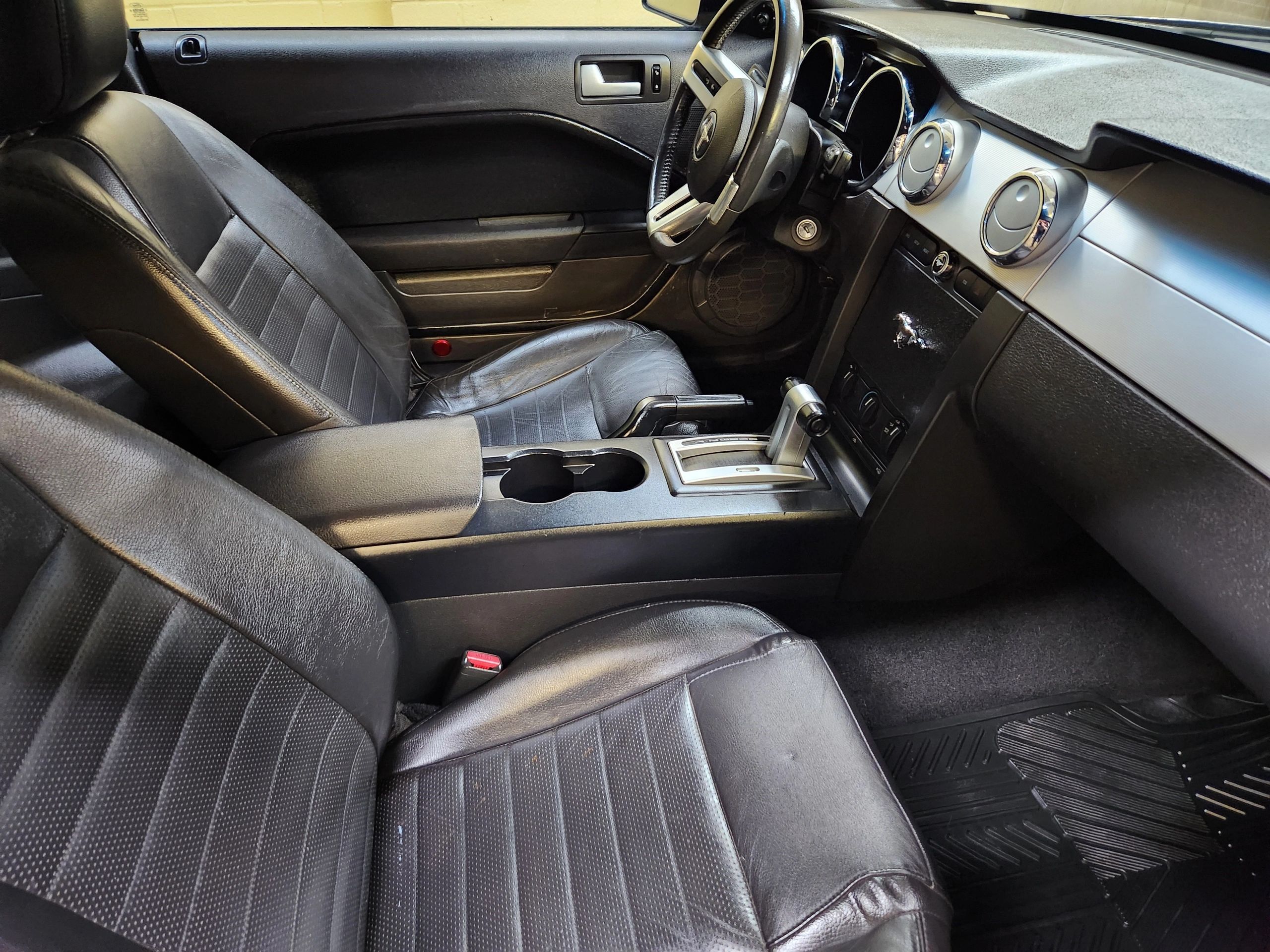 2005 Ford Mustang GT Premium - Photo 12