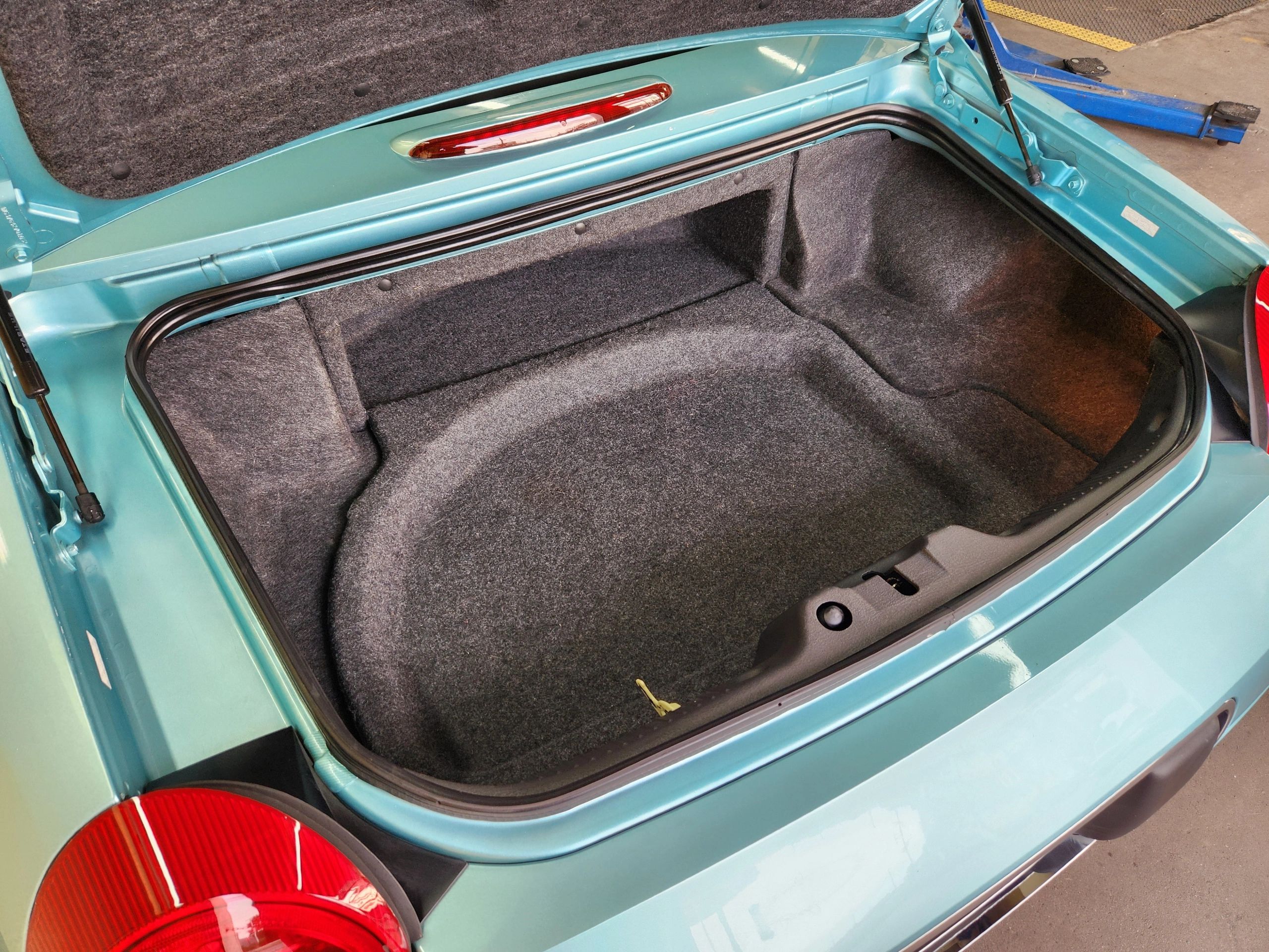 2002 Ford Thunderbird Deluxe - Photo 20