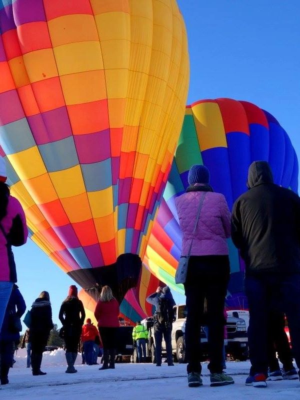 Spectators watch Winthrop Balloons launching