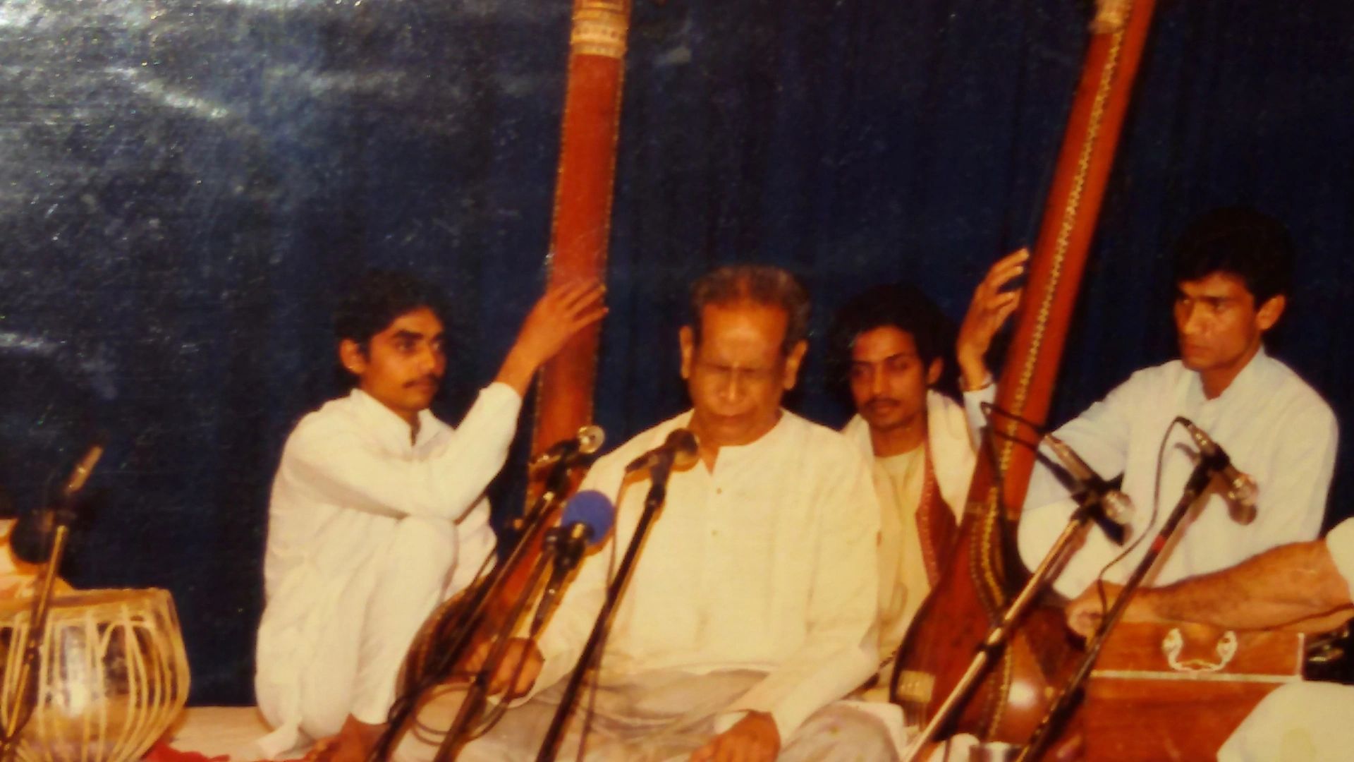 Me(on the left) with Bharat Ratna Pandit Bhimsen Joshi on Stage
