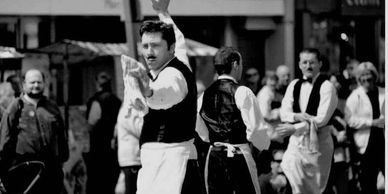 Mesdames et Messieurs, the waiters are here to serve you. Nothing is too much trouble. A click of th