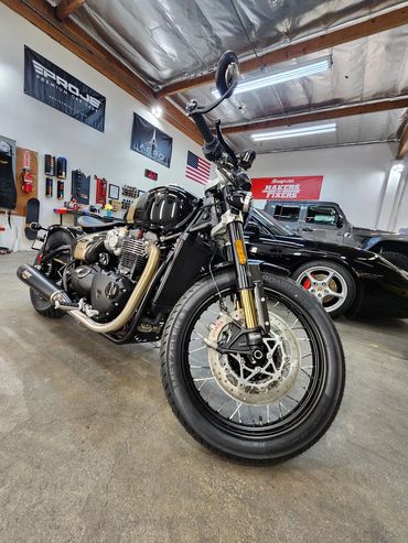 Triumph bike
motorcycle detail
motorcycle ceramic coating
detailing near me