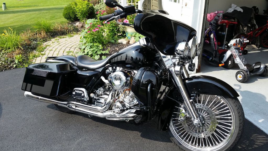 Blacky 
 1993 FLHS 
113" S&S from Hillside Motorcyles
135 hsp / Air ride