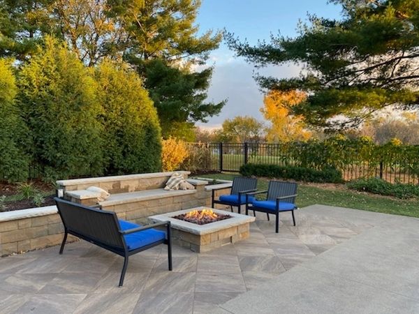 Gas Fire Pit, Built-in seating, paver patio
