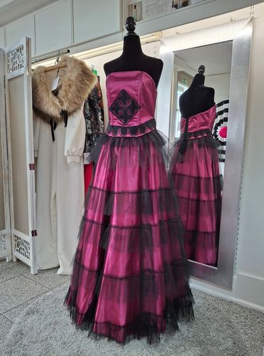 Vestidos únicos!
Bordados à mão
ÑANDUTI