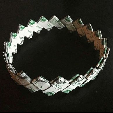 This classic woven money crown blends simplicity and elegance with a clean, structured design. Made