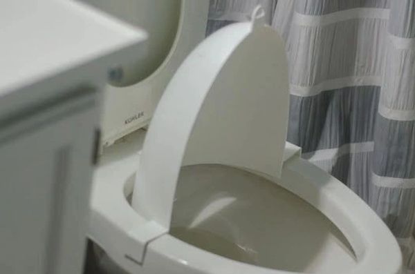 Round or oval The Splatter Shield has your little boy covered. No more wiping the front of the tank.