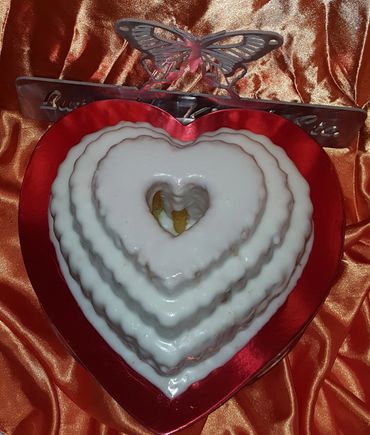 Heart-shaped Lemon iced Cake